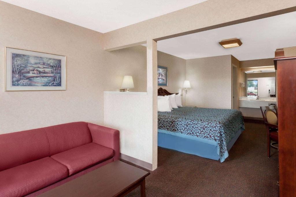 Days Inn by Wyndham Morristown Main image 2